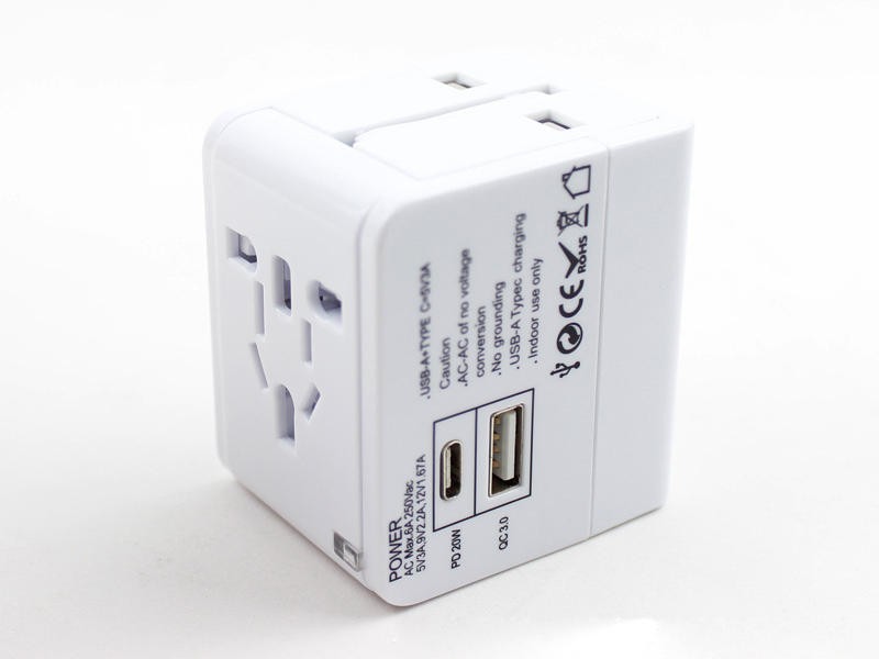 UNIVIAJEPD — ALL IN ONE: Includes the four most common global plug configurations and two ports.